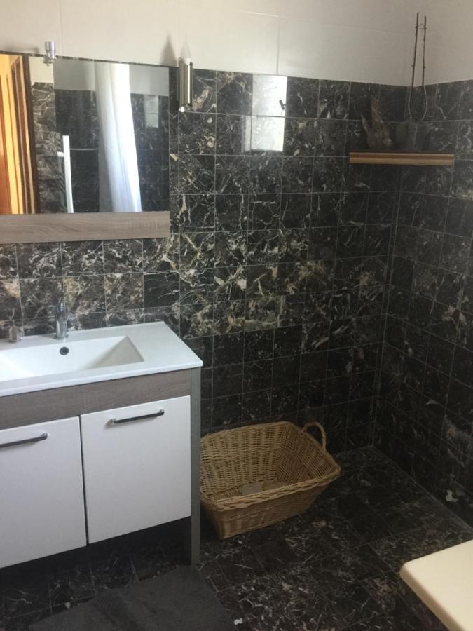 מונטניאק Chambre Pratique Avec Wc Et Vasque Attenant Du Rucher Naturaile מראה חיצוני תמונה